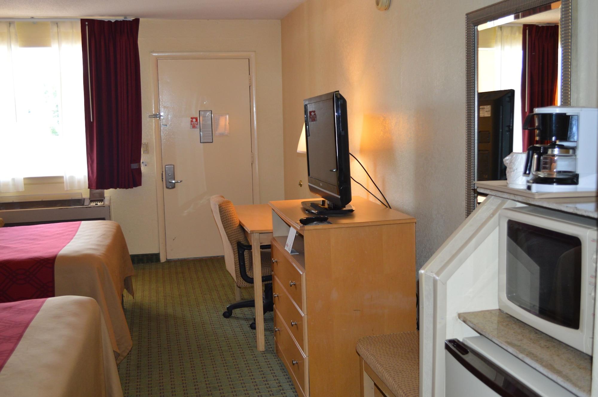 Econo Lodge Christiansburg-Blacksburg I-81 Экстерьер фото