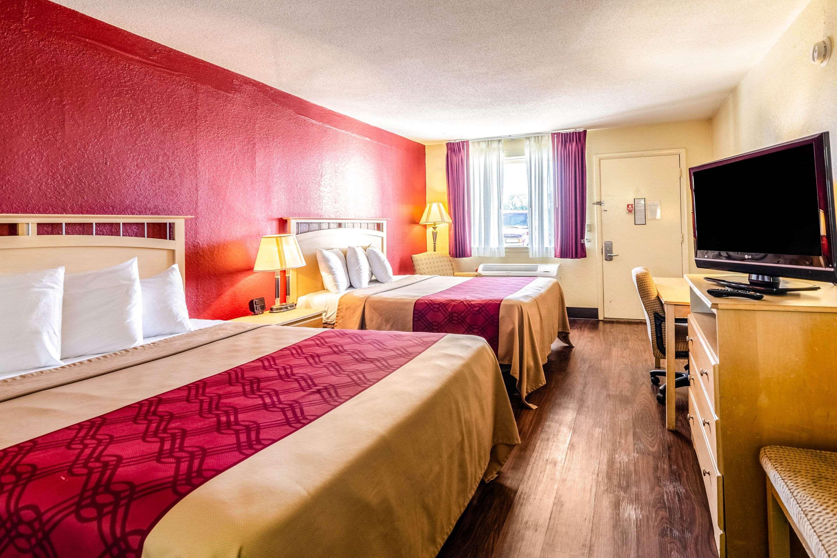 Econo Lodge Christiansburg-Blacksburg I-81 Экстерьер фото