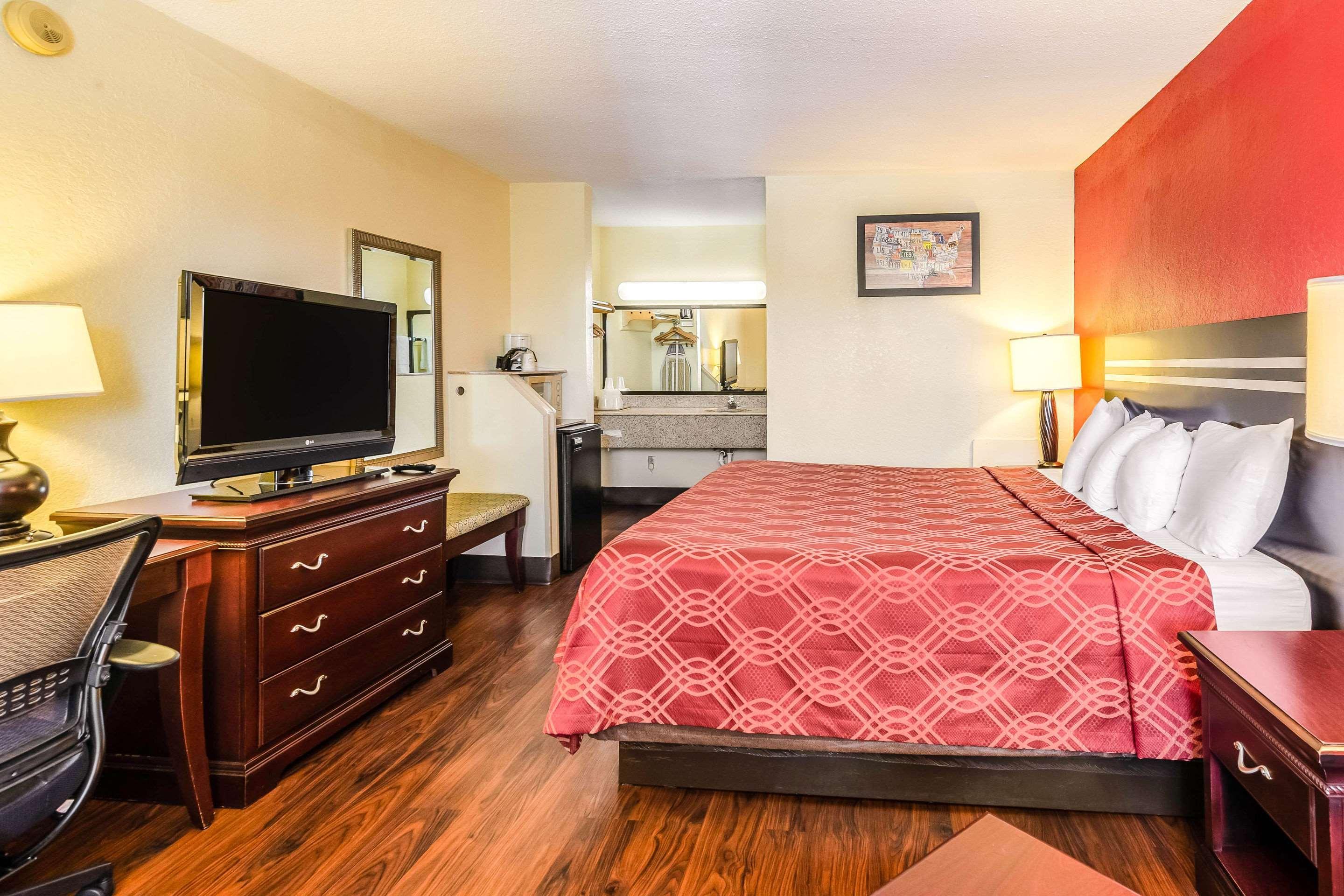Econo Lodge Christiansburg-Blacksburg I-81 Экстерьер фото