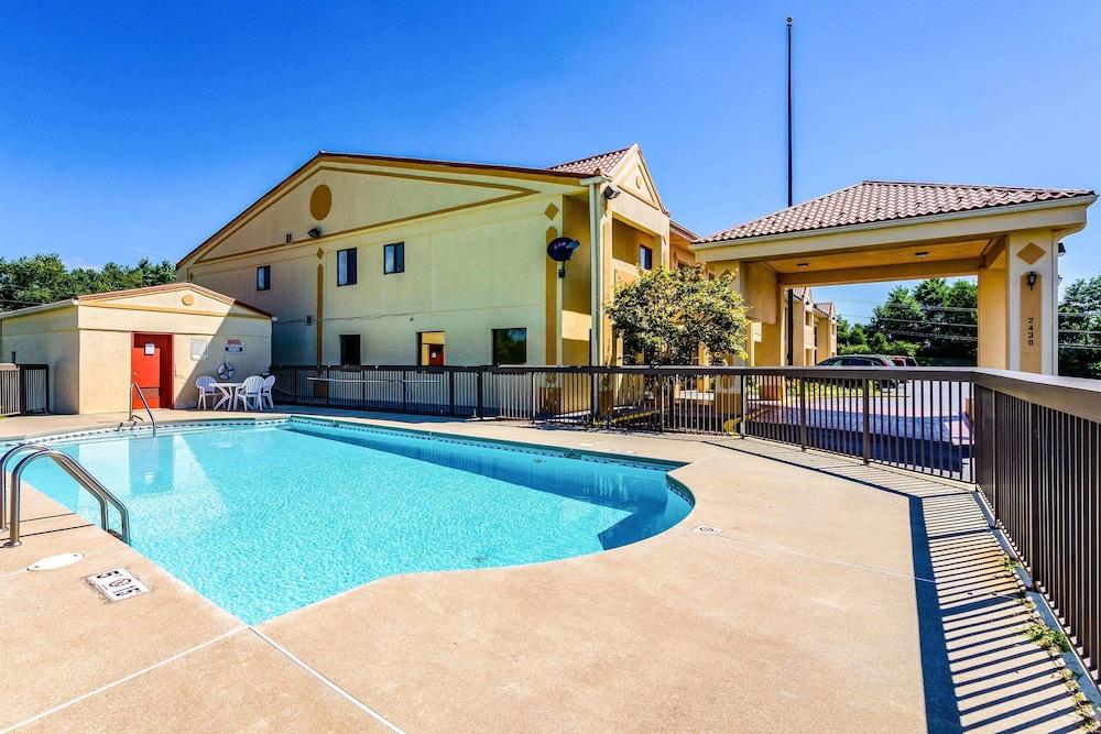 Econo Lodge Christiansburg-Blacksburg I-81 Экстерьер фото