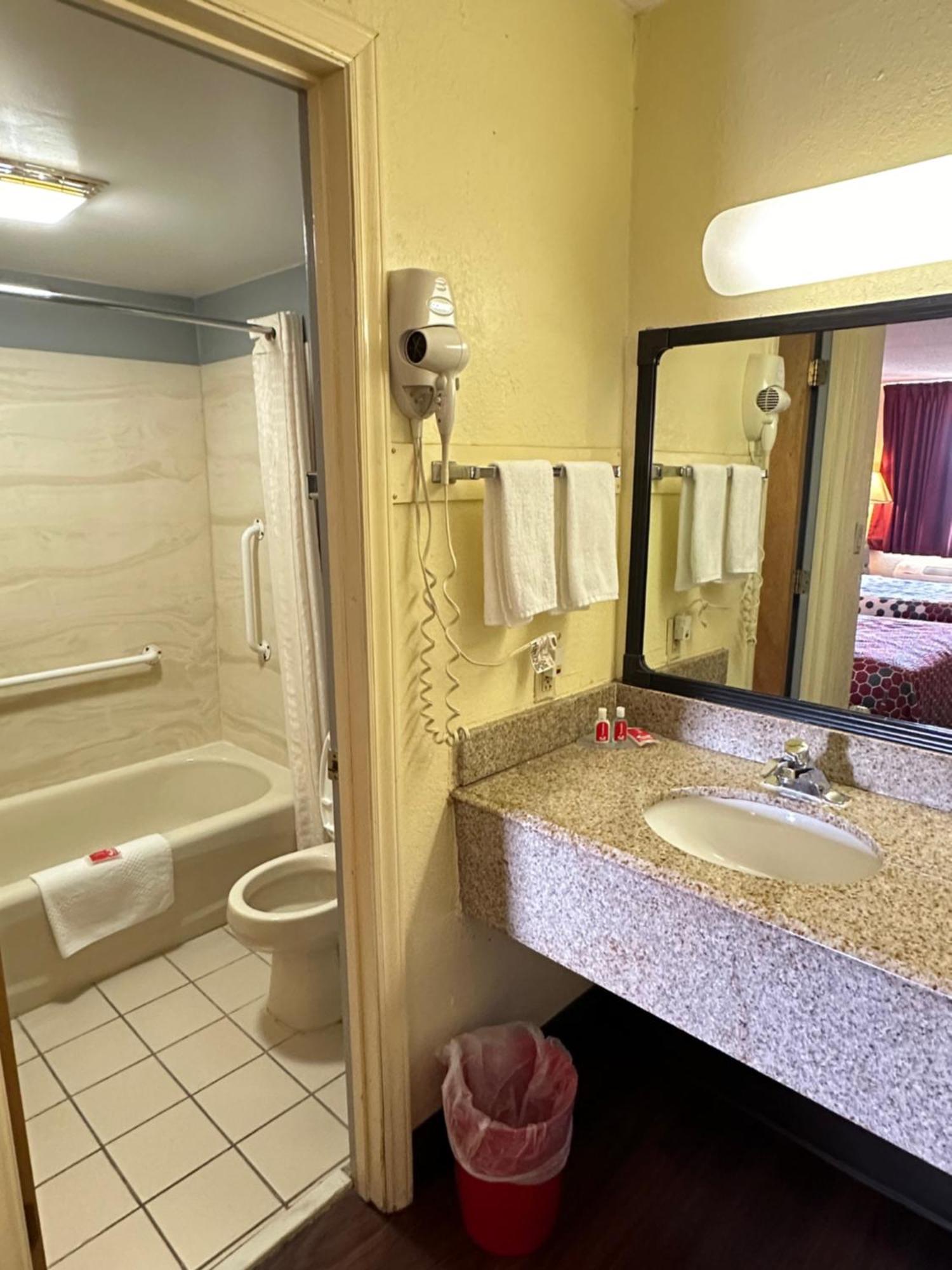 Econo Lodge Christiansburg-Blacksburg I-81 Экстерьер фото