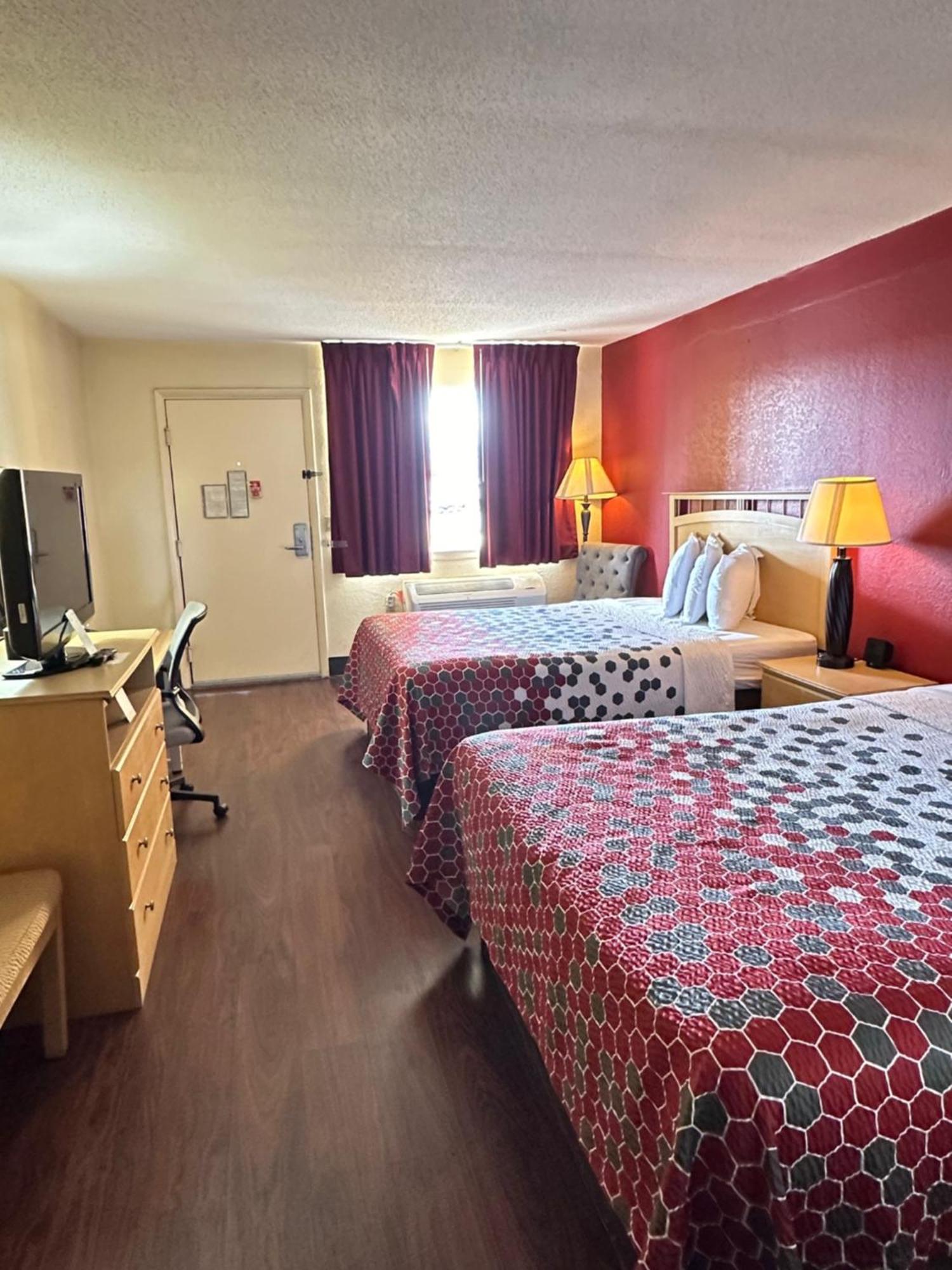 Econo Lodge Christiansburg-Blacksburg I-81 Экстерьер фото