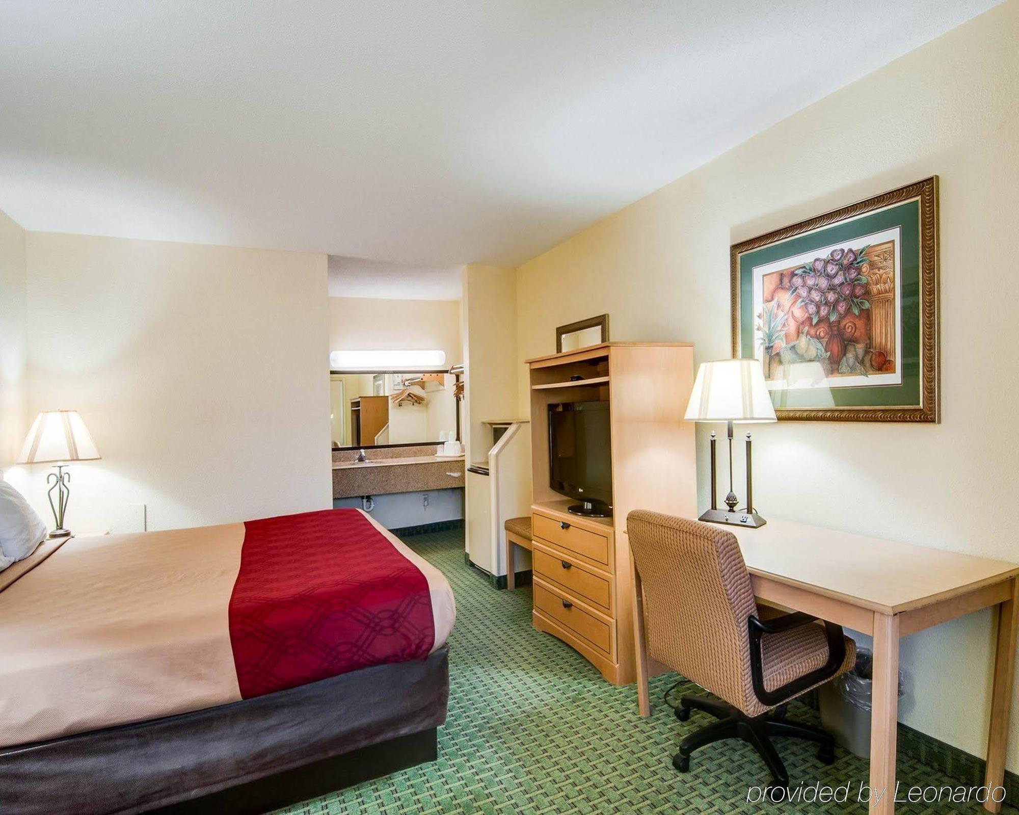 Econo Lodge Christiansburg-Blacksburg I-81 Экстерьер фото