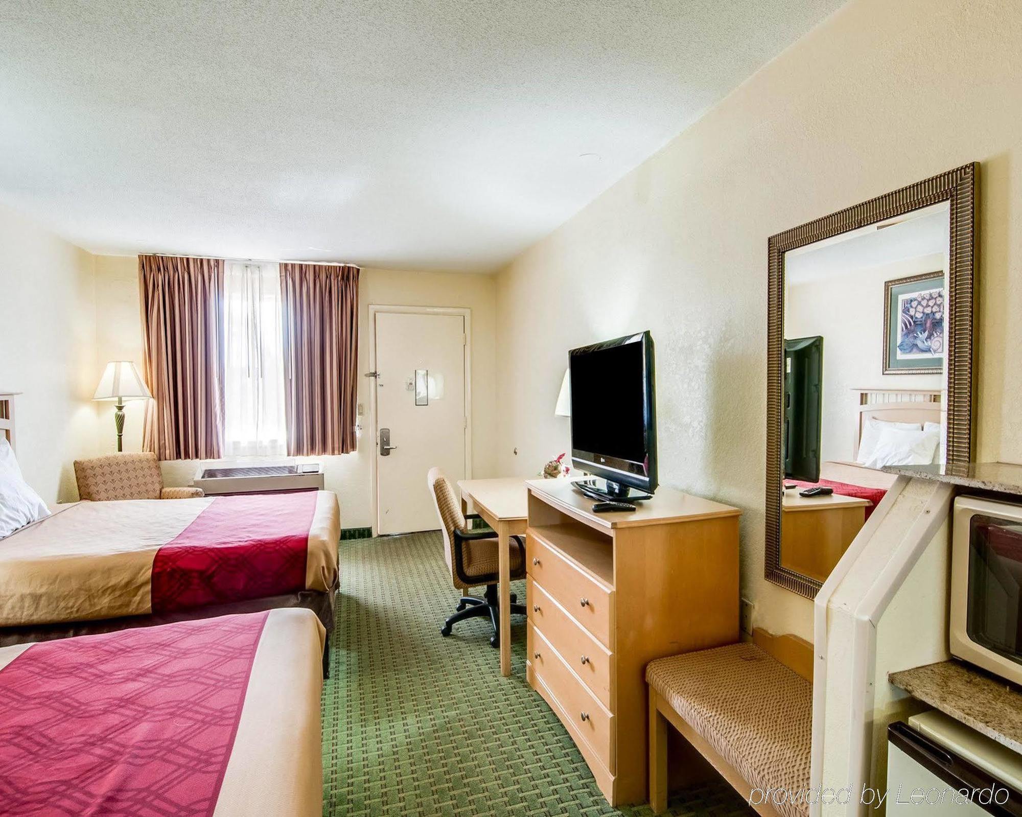 Econo Lodge Christiansburg-Blacksburg I-81 Экстерьер фото