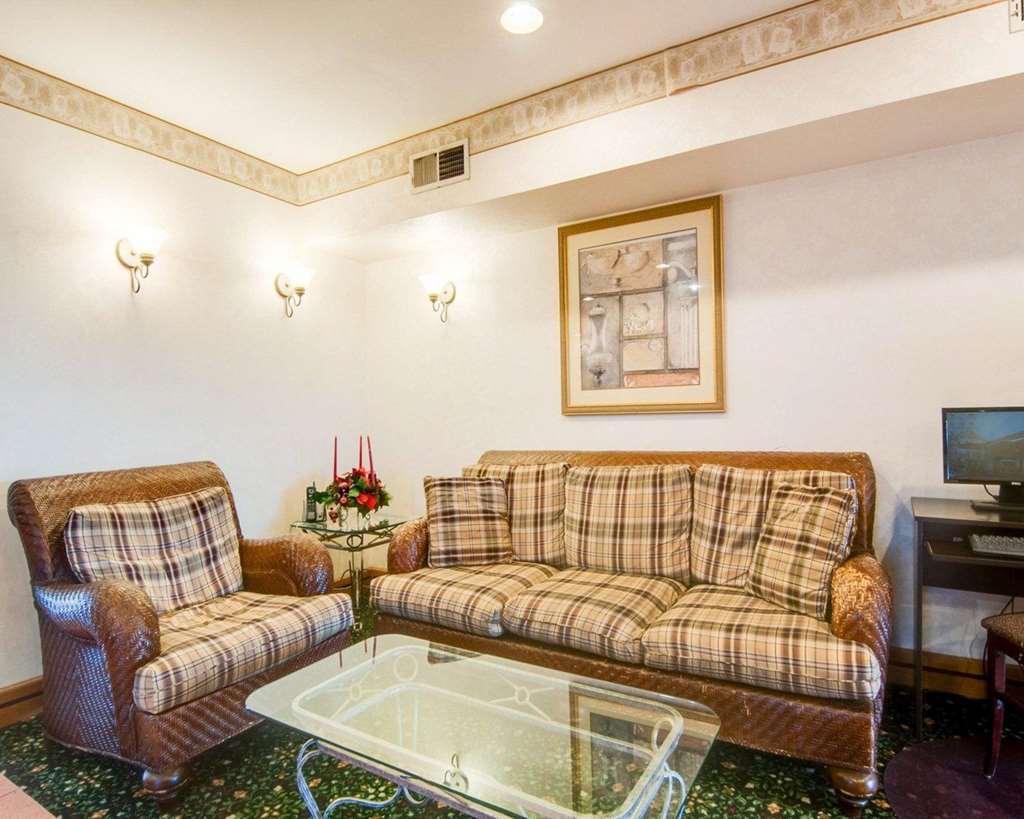 Econo Lodge Christiansburg-Blacksburg I-81 Интерьер фото